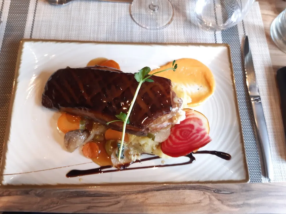 Magret de Canard Chèvre Sauce Au Miel